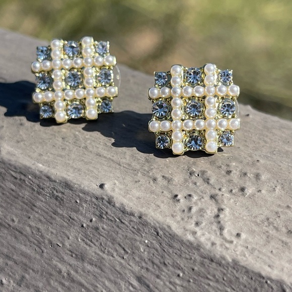 Vintage Inspired Pearl & Crystal Square Earrings - Picture 1 of 5